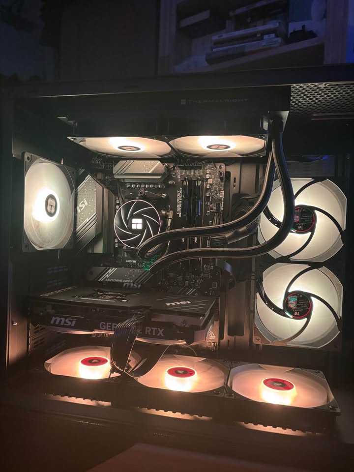 Ryzen 7 9700X | RTX 4070 12GB | 32GB DDR5 | 1TB NVMe | WiFi | Gaming PC