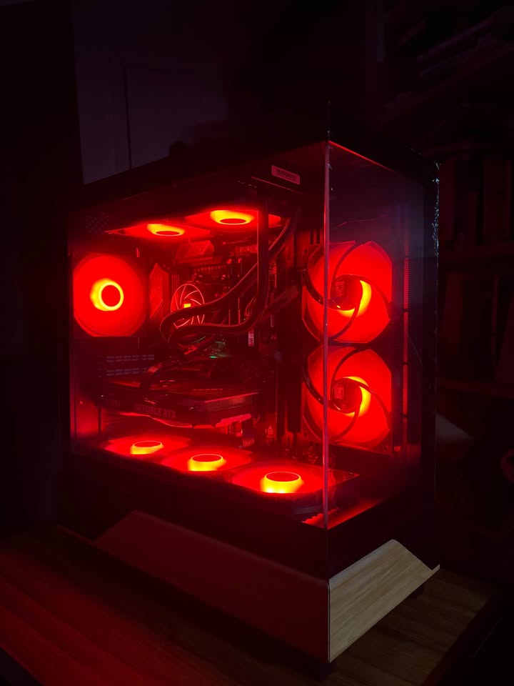 Ryzen 7 9700X | RTX 4070 12GB | 32GB DDR5 | 1TB NVMe | WiFi | Gaming PC