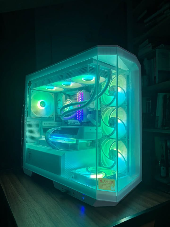 SOLD | RTX 5070 | Ryzen 7 7800X3D | 32GB DDR5 | 2TB NVMe | All White High End Gaming PC | WiFi/RGB