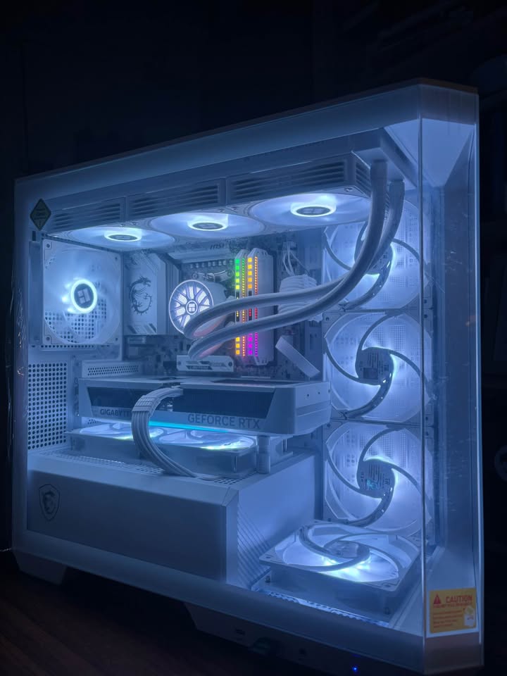 SOLD | RTX 5070 | Ryzen 7 7800X3D | 32GB DDR5 | 2TB NVMe | All White High End Gaming PC | WiFi/RGB