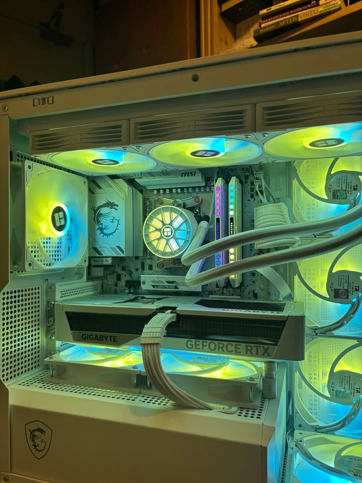 SOLD | RTX 5070 | Ryzen 7 7800X3D | 32GB DDR5 | 2TB NVMe | All White High End Gaming PC | WiFi/RGB
